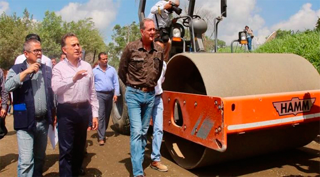 Anuncia Yunes inversión en carreteras, escuelas y Seguridad Pública Anuncia Yunes inversión en carreteras, escuelas y Seguridad Pública