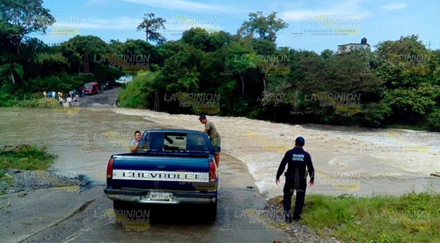 Arroyo El Salto no da tregua; no cede en su nivel ni en su corriente Arroyo El Salto no da tregua