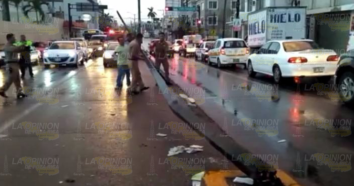 Autobús choca contra poste en Tampico Autobús choca contra poste en Tampico