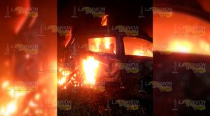 Encuentran taxi en llamas Taxi Envuelto Llamas