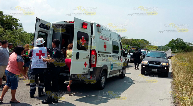 BALEAN A PASAJERA DE UN TAXI Balean Jovencita Taxi