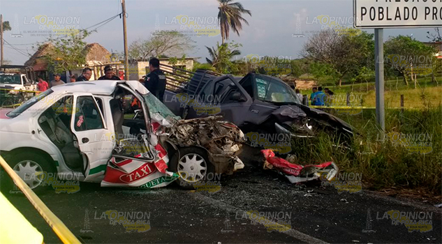 Choca taxi y camioneta Choca taxi y camioneta