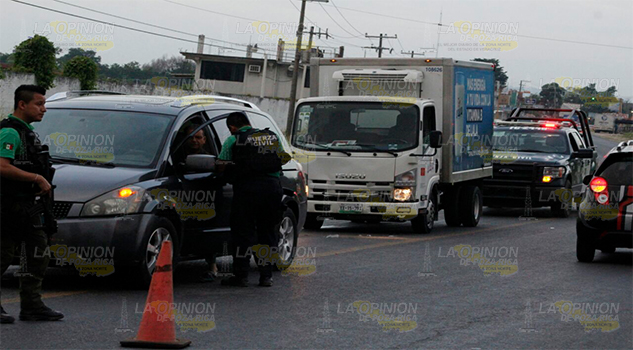 Choque por alcance en la carretera Poza Rica, Ma. De la Torre, tramo Coatzintla. Choque por alcance en la carretera Poza Rica, Ma. De la Torre, tramo Coatzintla.1