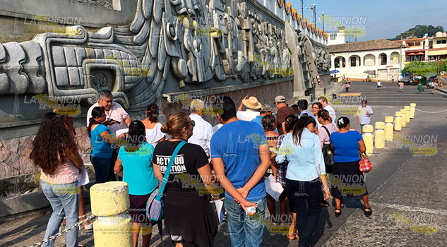 Comerciantes son instruidos acerca del Mural a la Cultura Totonaca Comerciantes Instruidos Mural Cultura Totonaca