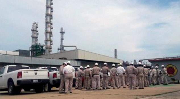 Pemex recorta catorcenas a petroleros en Pajaritos Complejo Pajaritos