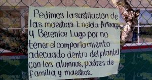Padres de familia, exigen destitución de maestras