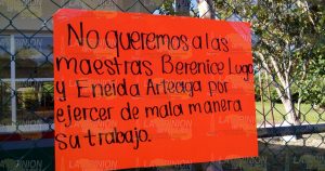 Padres de familia, exigen destitución de maestras