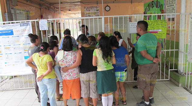 Dejan sin clases a dos niños Dejan sin clases a dos niños