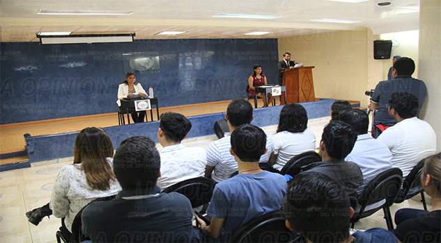 Discriminan a universitarios Discriminan a universitarios