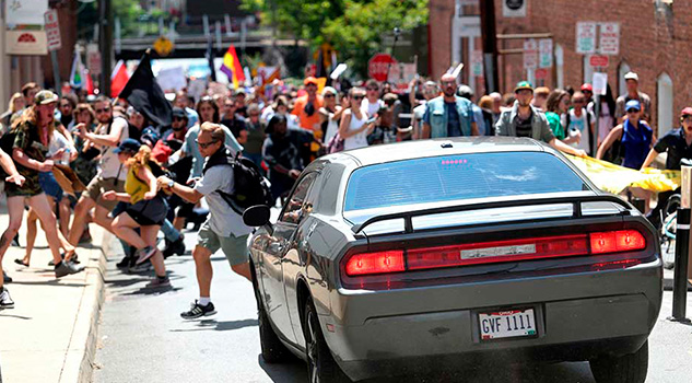 Al menos un muerto y 19 heridos por disturbios en Virginia Disturbios Virginia