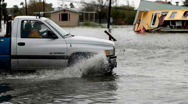 Salvar vidas, máxima prioridad ante 'Harvey': Trump Harvey Estados Unidos