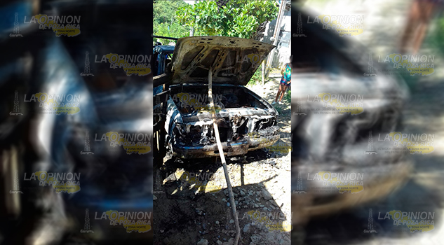 CAMIONETA SE INCENDIA Camioneta Incendia