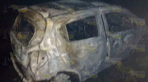 Encuentran taxi en llamas Taxi Envuelto Llamas