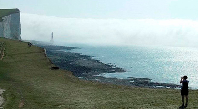 Una neblina química obliga a desalojar una playa inglesa Neblina Química Desalojar Playa Inglesa