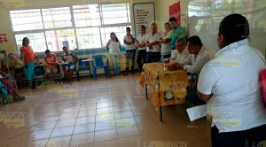 Toman las instalaciones de la escuela primaria Leopoldo Kiel en Tantoyuca