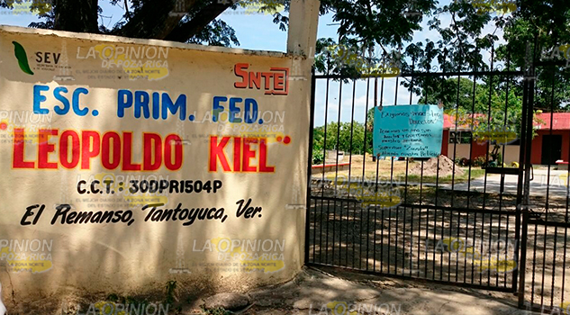 Toman las instalaciones de la escuela primaria Leopoldo Kiel en Tantoyuca Padres de familia de la escuela primaria 5