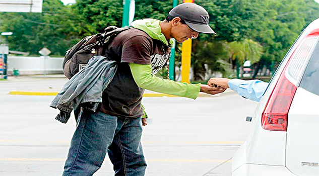 Piden dinero mexicanos que fingen ser centroamericanos Piden dinero mexicanos que fingen ser centroamericanos