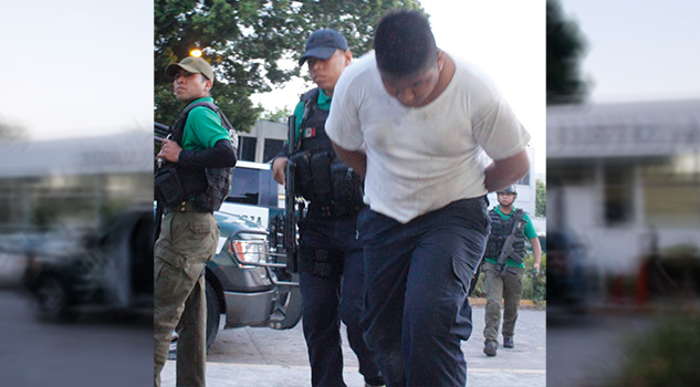 ¡POLICÍA DE IPAX VIOLA A CAJERA! Policía IPAX Detenido Viola Cajera