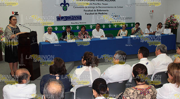 Reducen adeudo a UV RECTORAUV