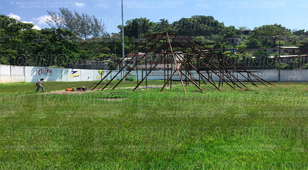 Retiran la pirámide del campo Anáhuac