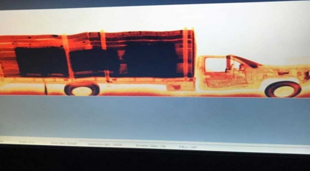 Escanea PF camioneta y decomisa 5 mil litros de huachicol