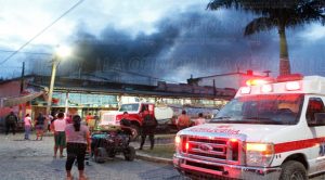 Se registra incendio en una casa comercial