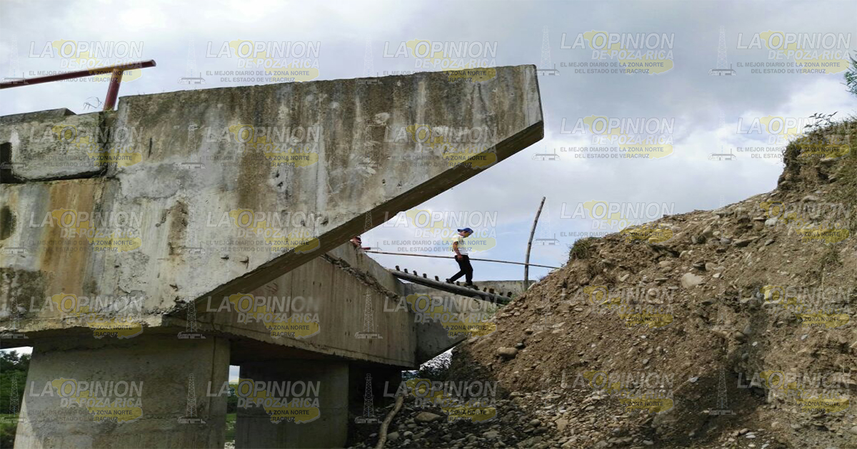 Socavón y puente sin ser atendidos en Benito Juárez Socavón y puente sin ser atendidos en Benito Juarez