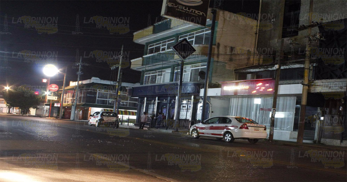 Sujetos armados rafaguean el antro "Bla Bla Blue" en la 20 Sujetos armados rafaguean el antro Bla Bla Blue en la 20