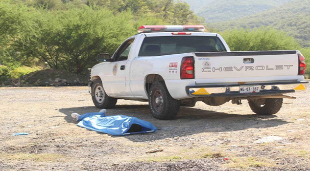 Muere jovencita y trailero en choque