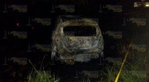 Encuentran taxi en llamas Taxi Envuelto Llamas