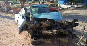 Tráiler vuelca y tira 40 de Trigo