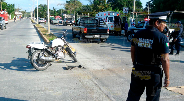 Policía en moto resulta herido tras choque Un elemento de la policía municipal 2