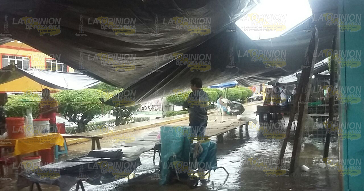 Lluvias afectan el comercio en Jaltocan afectan el comerci