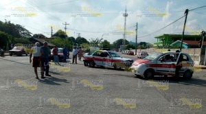 Fuerte accidente entre dos taxis