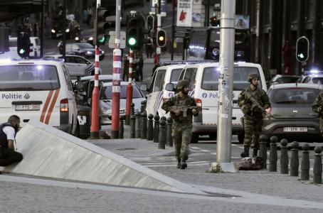 Agreden a militares en Bruselas
