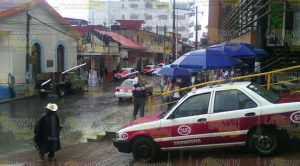 Pertinaz lluvia afecta a comerciantes en Chicontepec
