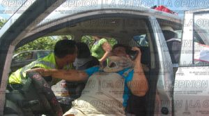 Cuatro turistas lesionados en brutal choque