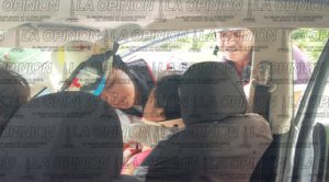 Cuatro turistas lesionados en brutal choque