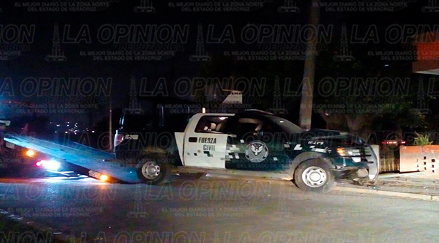 Vídeo: Fuerza civil se mete en sentido contrario y se estampa en una casa