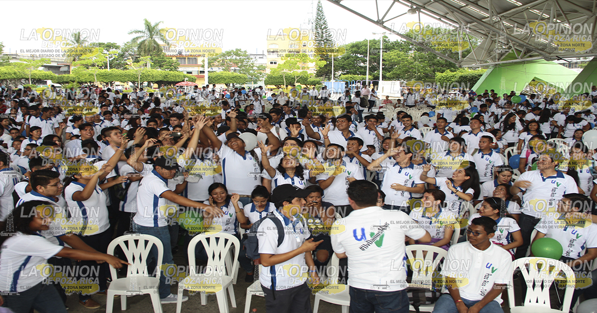 Ceremonia: alumnos de nuevo ingreso con marca de agua