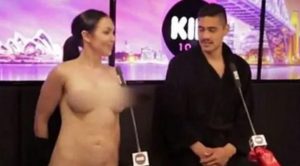 Se conocieron en público y desnudos: no pudieron contener su deseo
