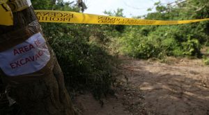 Hallan una fosa con 300 restos óseos