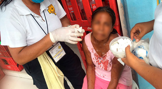 Mujer es agredida por su familia