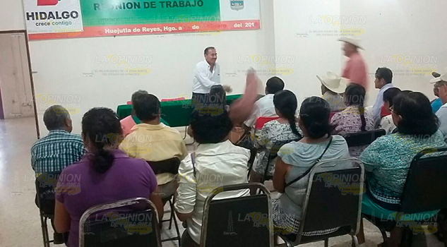 Maestros jubilados son estafados