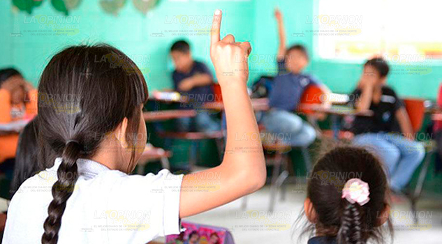 ¡Los dejaron sin becas!