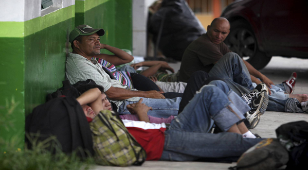 Agentes mexicanos extorsionan a las familias de los migrantes