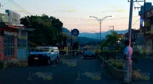 ¡Acribillan a una mujer!