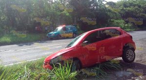 Los saca un trailer de la carretera