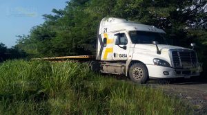 Autobús choca contra trailer