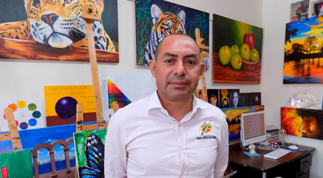 Con sus manos y creatividad, hace verdaderas obras de arte